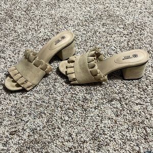 brand new cushion walk heeled sandal